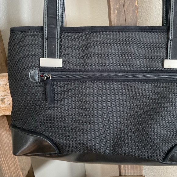 The Sak Black Shoulder Bag - Picture 3 of 8